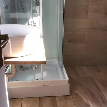 Casa Nessi- Stanze بيت للعطل