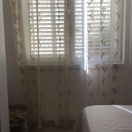 Casa Nessi- Stanze بيت للعطل *